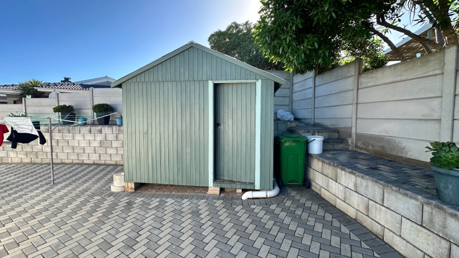 5 Bedroom Property for Sale in Dana Bay Western Cape